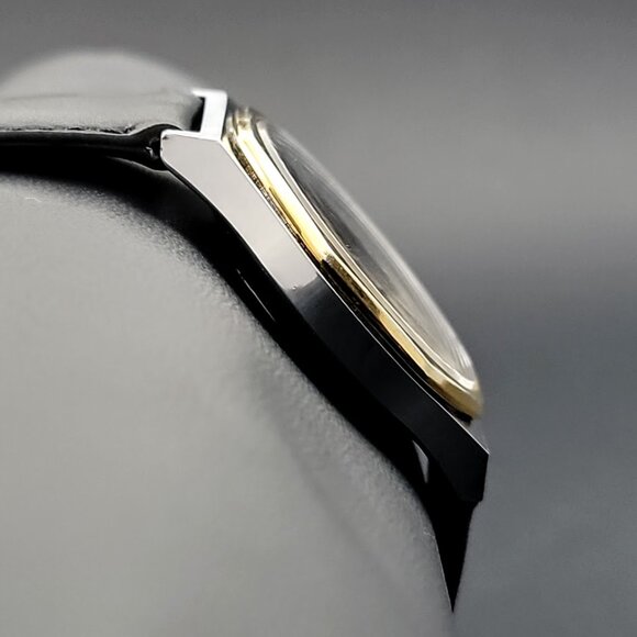 Vintage Timex Royal Oak Mechanical Watch – Black Dial – Gold Bezel – New Strap – - Picture 5 of 6